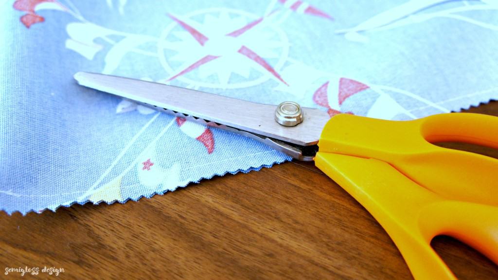 How to sew a zipper in a pillow. It's much easier than you think! Stop being afraid of zippers with this simple tutorial. 