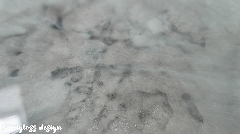 glittery effect in epoxy countertop
