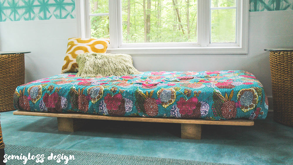 daybed with bedding