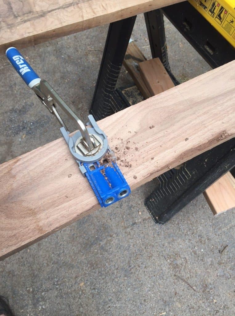 using a kreg jig r3 to make pocket holes