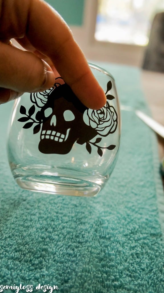 heat transfer vinyl skull with roses on wine glass