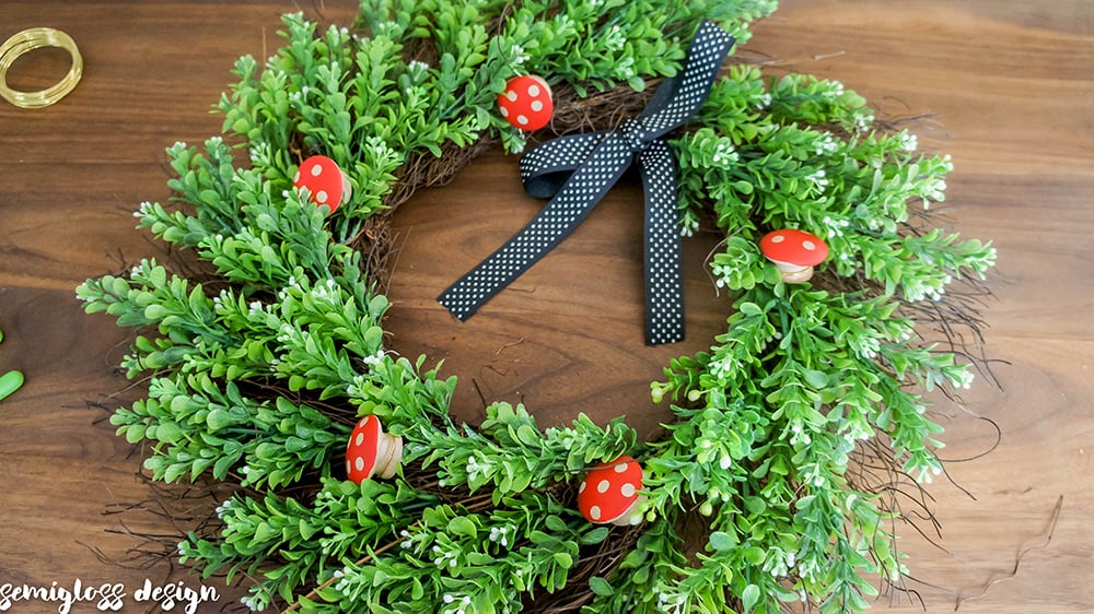 This DIY wreath ideas is as adorable as it is easy to make! Add a woodland touch to your door with this cute mushroom wreath. 