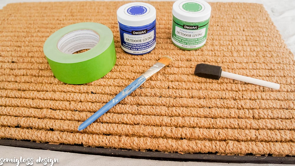 Paint a plaid doormat and elevate your entryway! This easy DIY welcome mat is the perfect seasonal touch to boost your curb appeal on a budget! #curbappeal