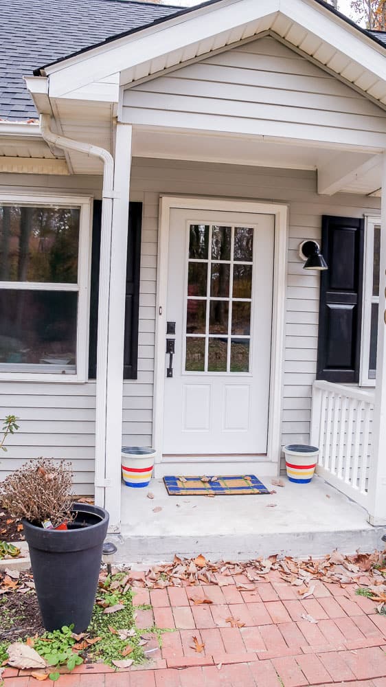 Considering buying a new front door? Here's some things to think about. #curbappeal #frontdoors #frontdoorideas #homeimprovement