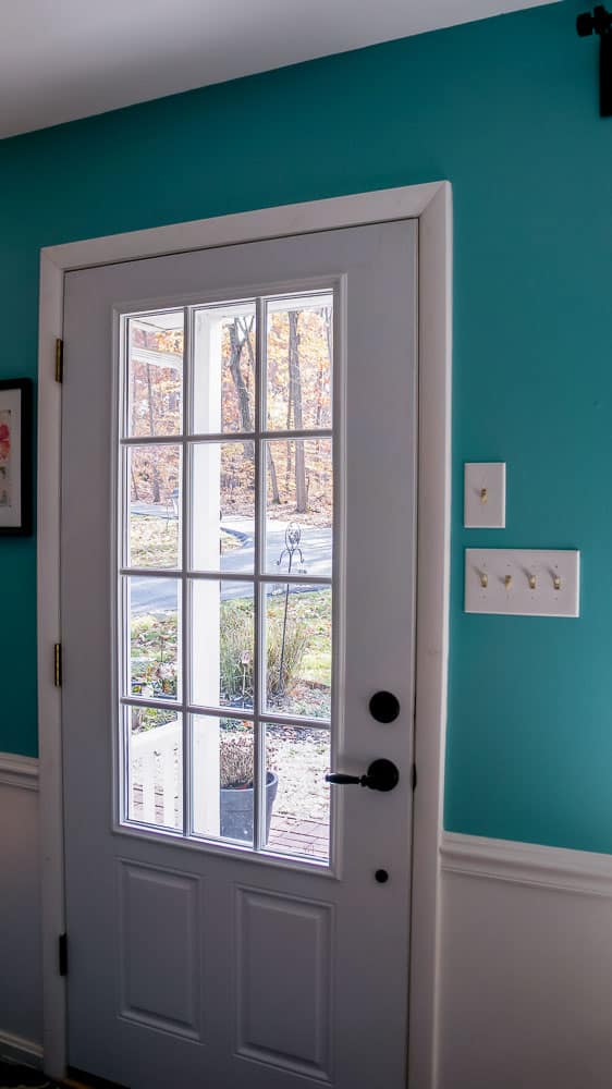 Considering buying a new front door? Here's some things to think about. #curbappeal #frontdoors #frontdoorideas #homeimprovement