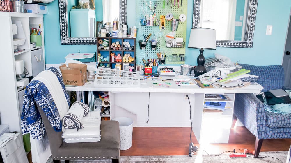 Office makeover plans on a $100 room budget. Using mostly items I already own, I will update my messy office to a vintage filled beautiful space. #officeinteriordesign #officedecor #workspace 