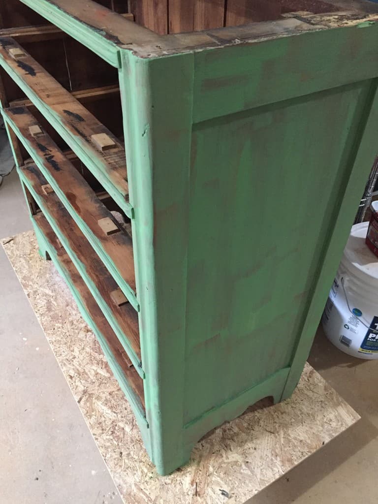 This dresser makeover features Country Chic Paint in Rustic Green. #paintedfurniture #countrychicpaint 