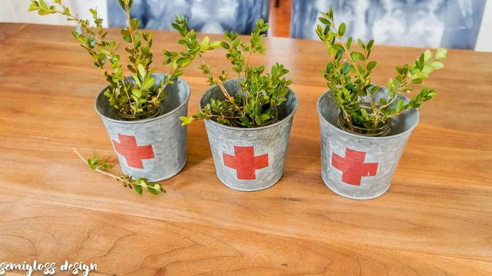 Use photo transfer medium to make vintage style galvanized buckets. This easy DIY is the perfect way to add farmhouse decor to your home. #farmhousedecor #farmhousestyle #vintagedecor