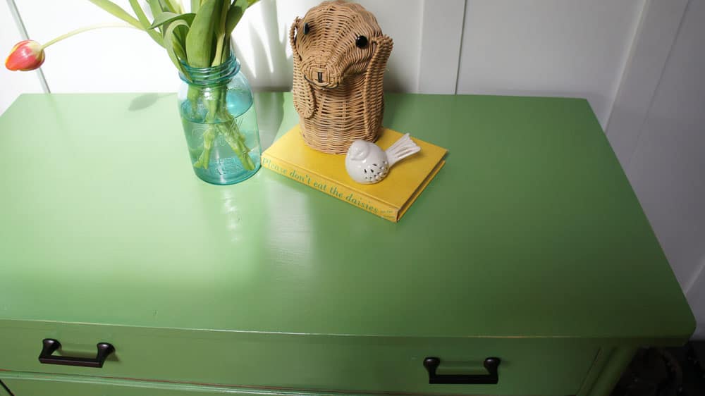 This dresser makeover features Country Chic Paint in Rustic Green. #paintedfurniture #countrychicpaint 