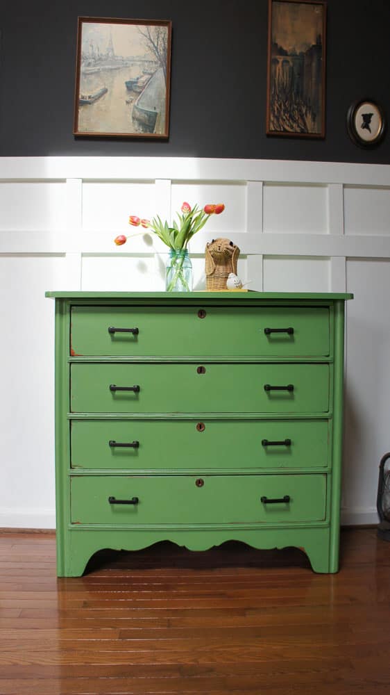 This dresser makeover features Country Chic Paint in Rustic Green. #paintedfurniture #countrychicpaint 