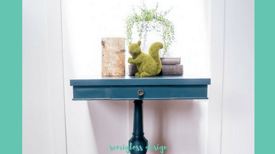 A painted side table makeover goes from boring to beautiful. #paintedfurniture #countrychicpaint #sidetable #paintingfurniture