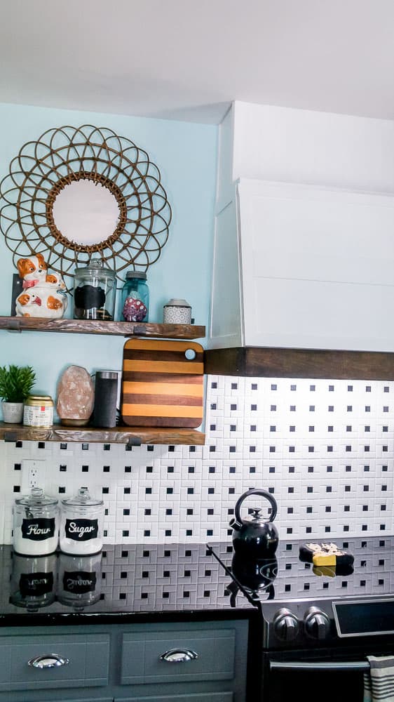 This colorful kitchen makeover on a budget is heavy on DIY and light on the wallet. A few simple changes go a long way in updating an old kitchen. #DIYhome #kitchenmakeover #budgetmakeover