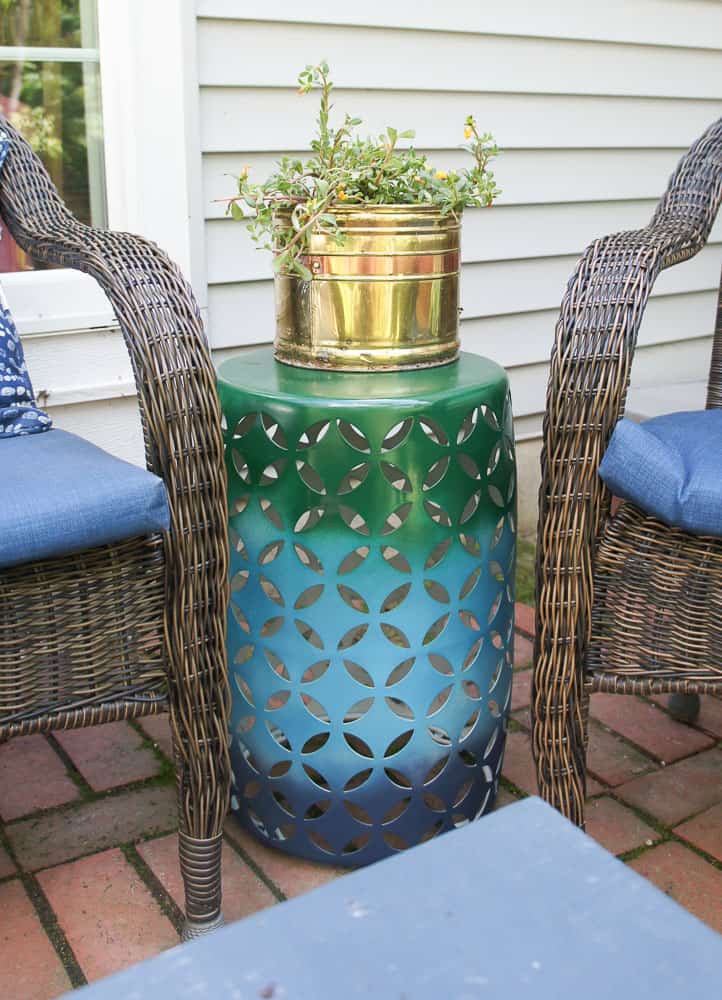 Looking for simple ways to add color to your patio decor? Here are some easy ways to add color to your outdoor decor, while still letting nature shine. 