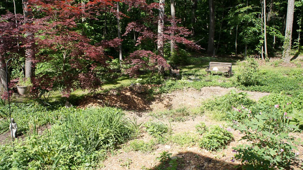 Looking for simple ways to add color to your patio decor? Here are some easy ways to add color to your outdoor decor, while still letting nature shine. 