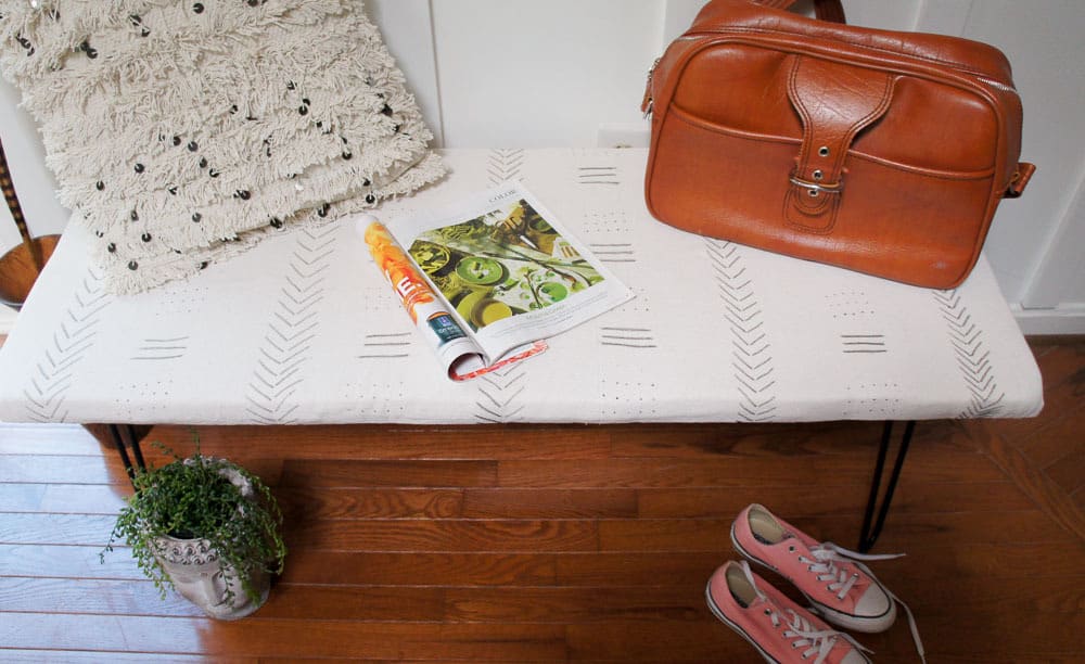 Learn how to make an easy DIY bench. Ever wish you had extra seating? This versatile DIY bench is the perfect solution for adding extra seating for guests!