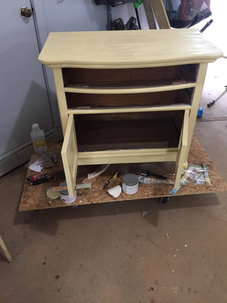 paint base of washstand yellow