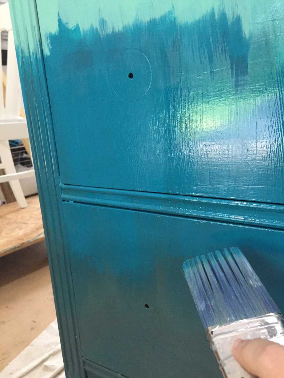 Want to bring a beachy boho look into your home? Create a blended ombre dresser with this fun painting technique. This furniture makeover is easier than you think!