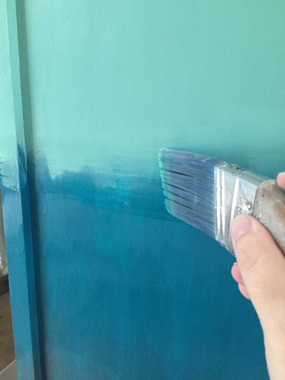 Want to bring a beachy boho look into your home? Create a blended ombre dresser with this fun painting technique. This furniture makeover is easier than you think!