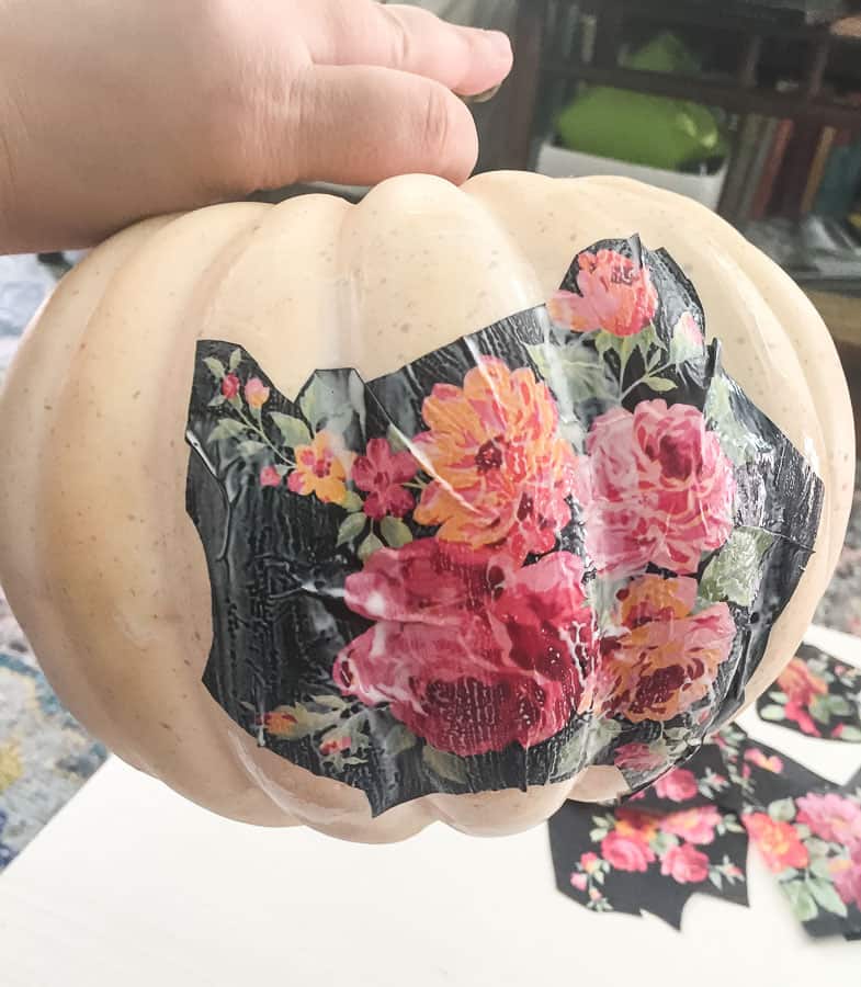 Apply largest floral bouquets to pumpkin