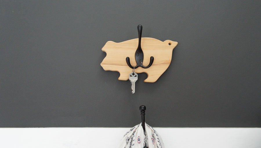 diy key holder from pig cutting board