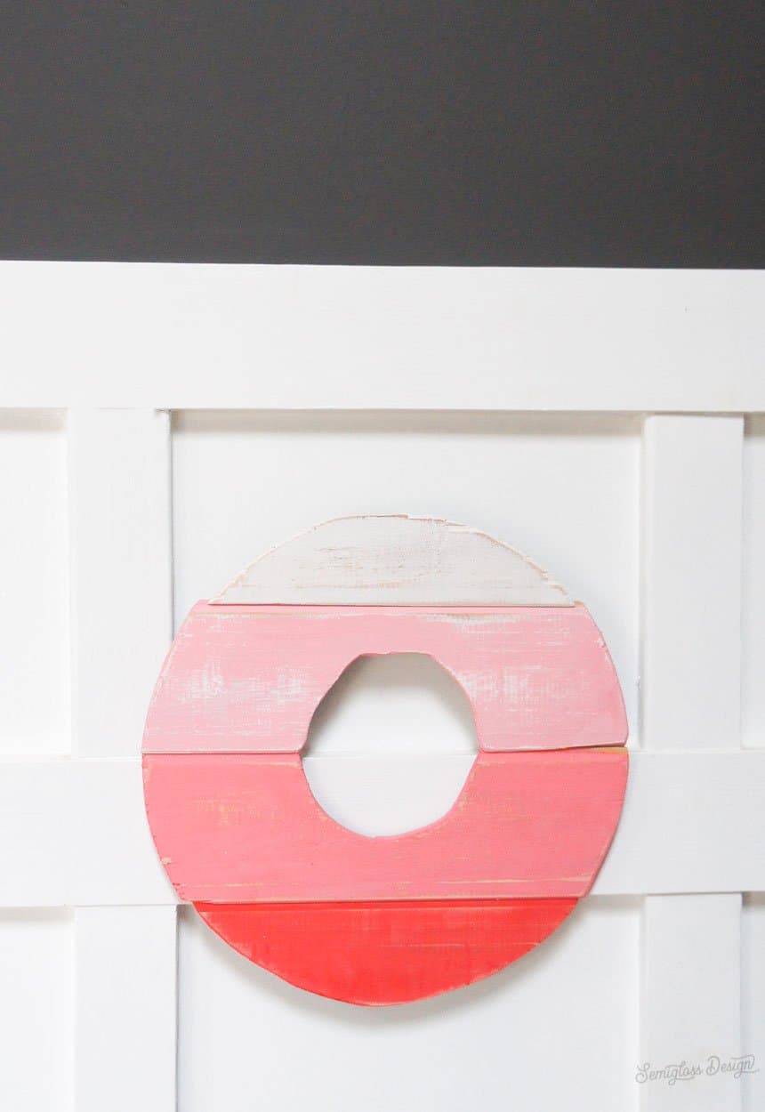 red ombre wood wreath for valentine's day