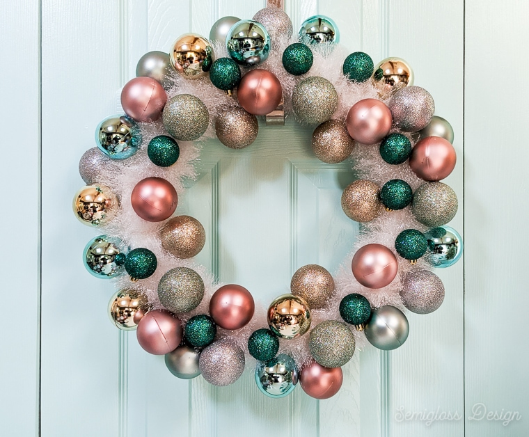 DIY Retro Christmas Wreath with Tinsel and Ornaments