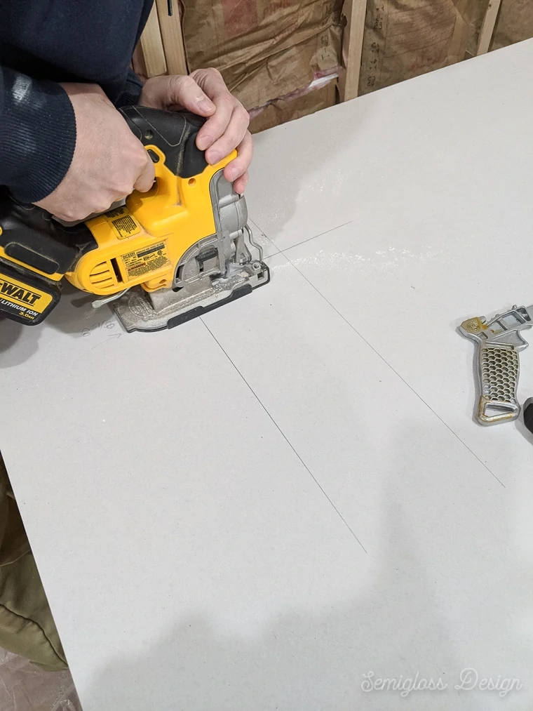 using jigsaw to cut hole for electrical box in drywall