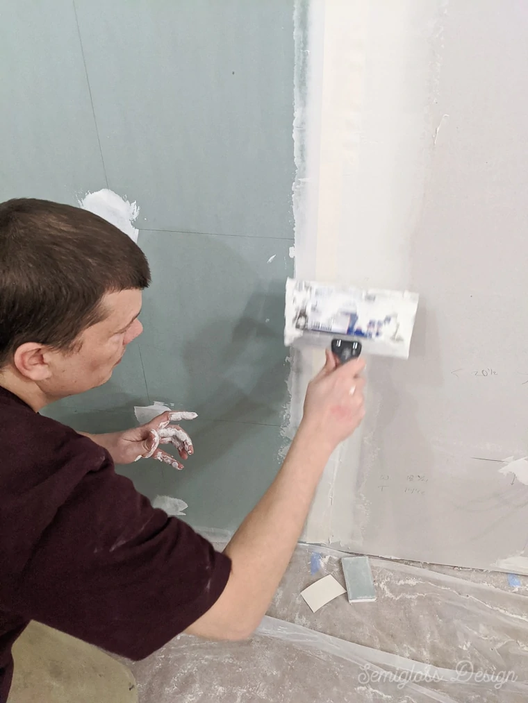 taping and mudding drywall seams