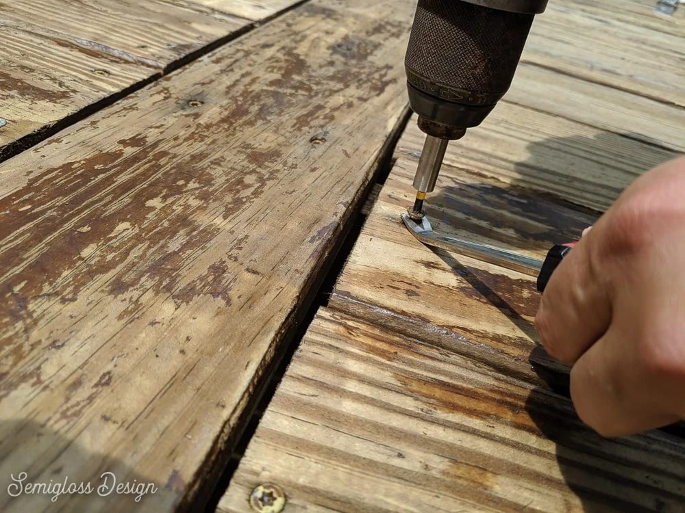 removing screw from deck