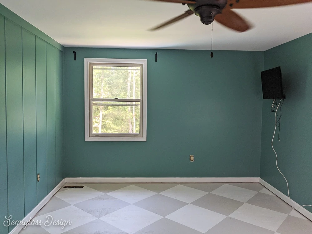 teal walls with gray and white checkerboard floor