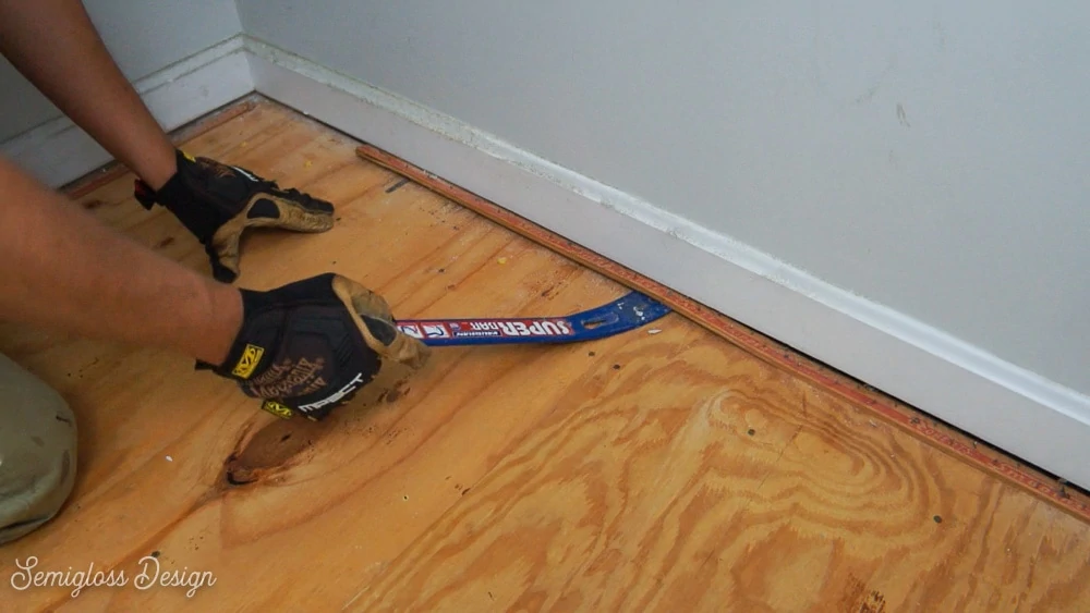using pry bar to remove carpet tack strips