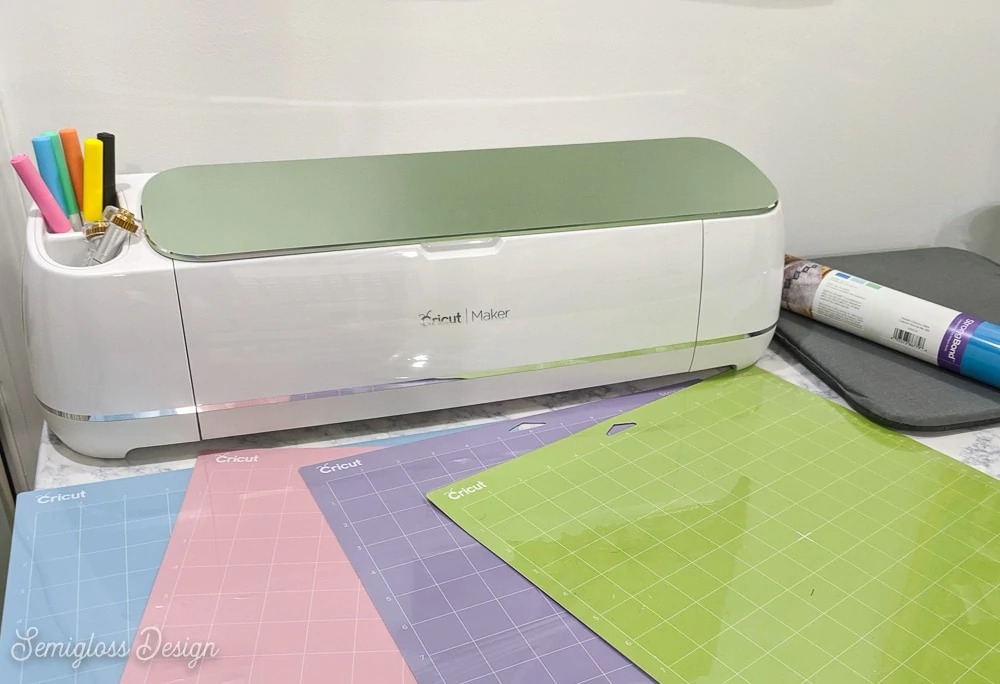 Cricut maker and mats