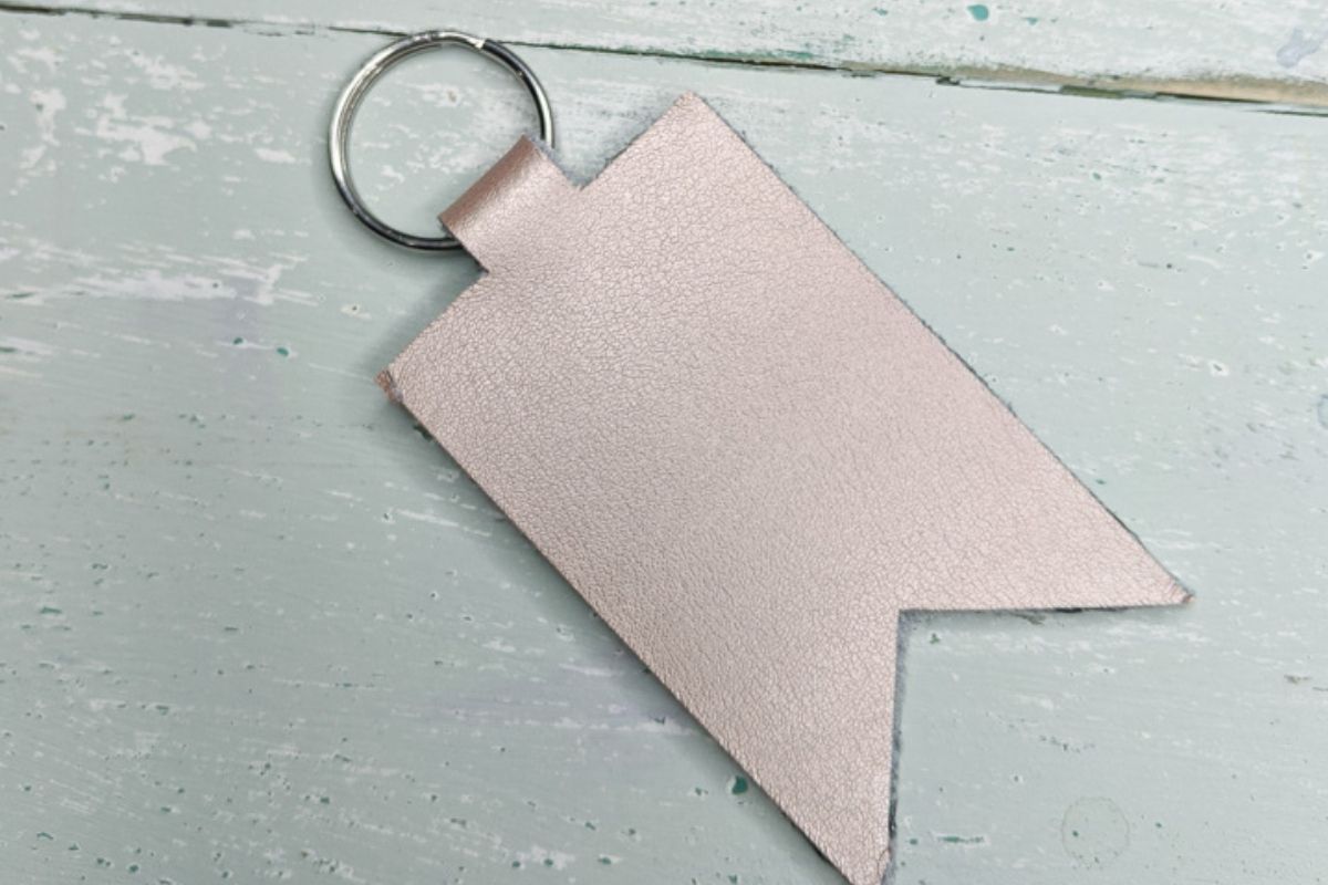 4 Simple Projects to Make with Faux Leather  Leather keychain diy, Diy  leather projects, Leather diy crafts