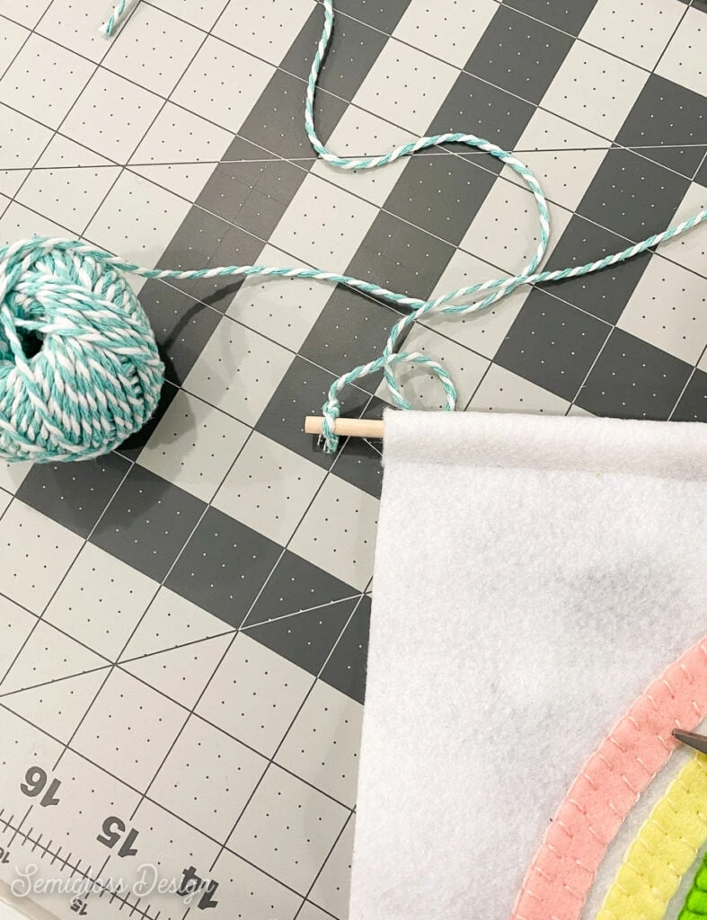 making hanger for wall hanging with bakers twine