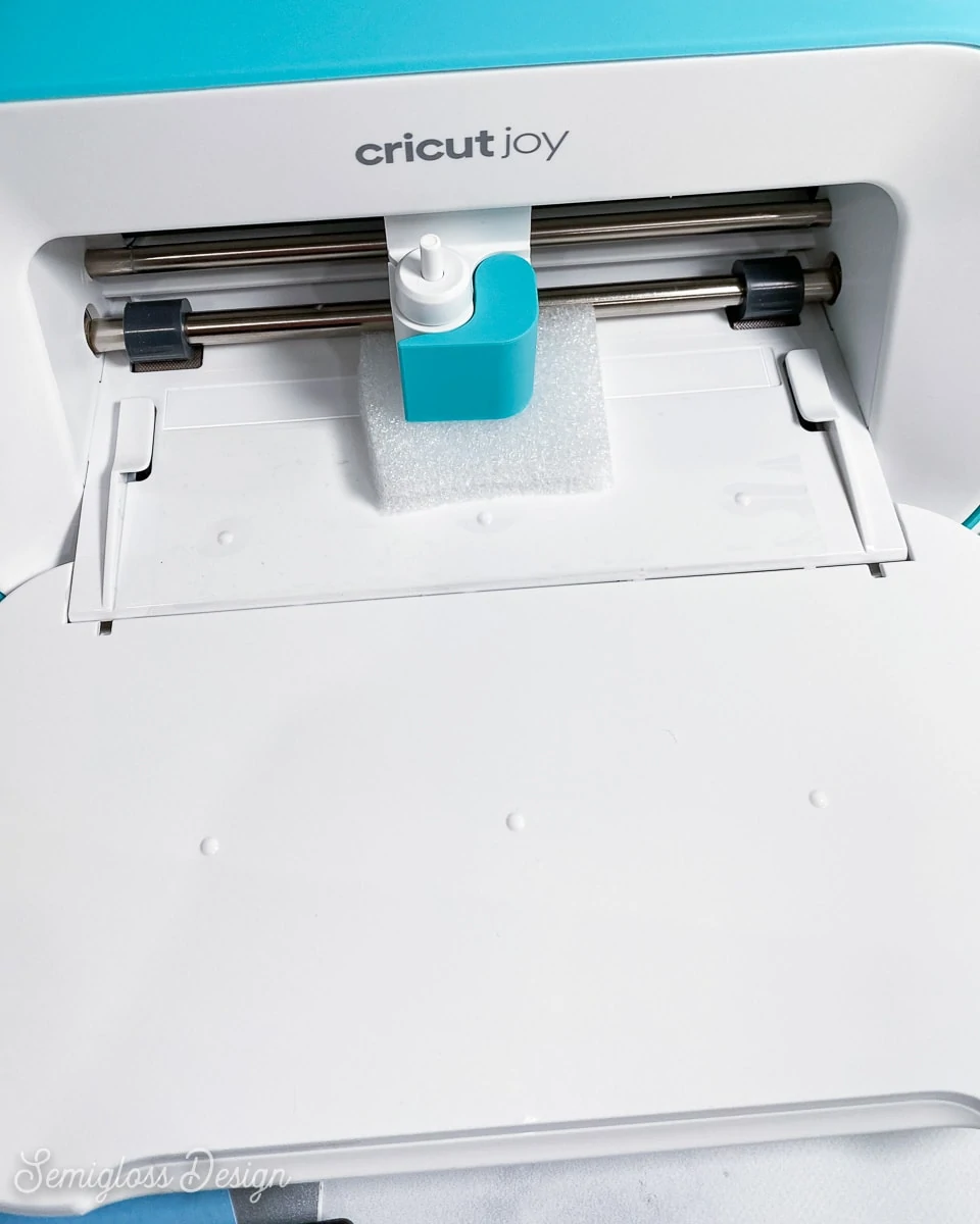 styrofoam in cricut joy machine inside