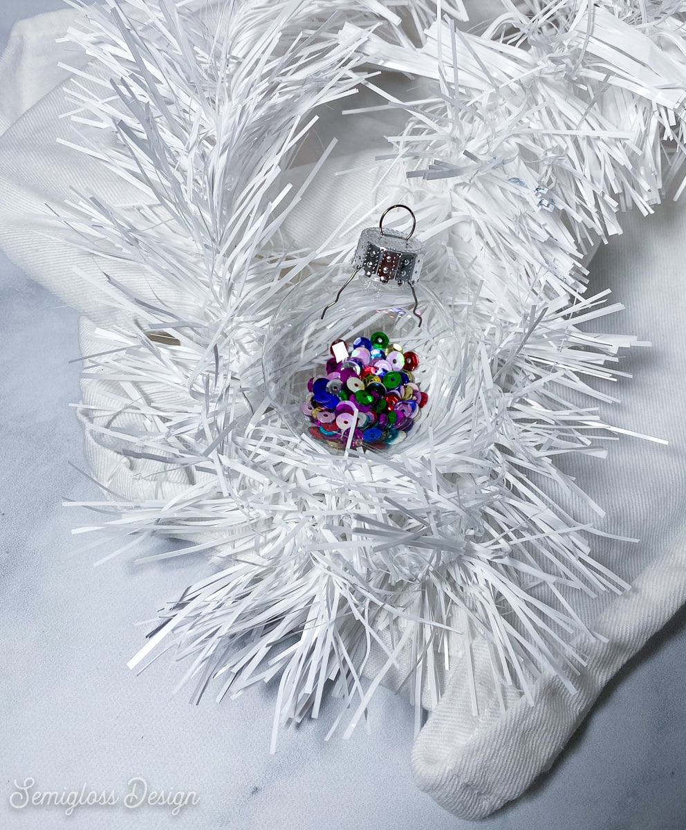 20+ Easy Ways to Fill Clear Christmas Ornaments