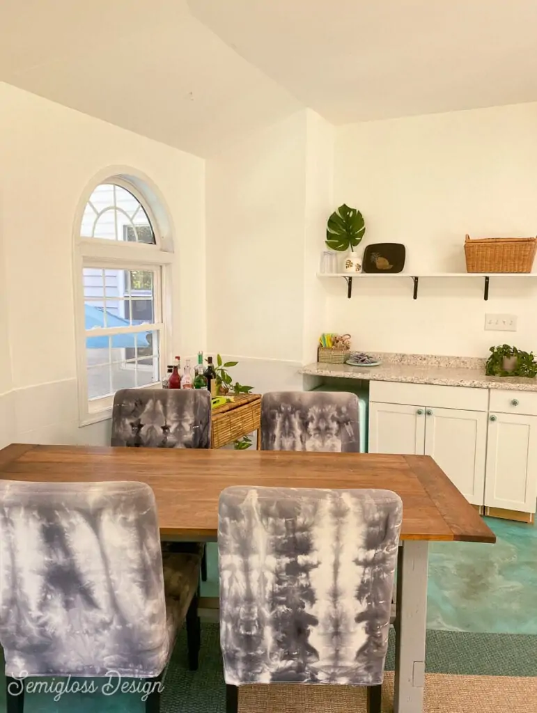 bar area of sunroom