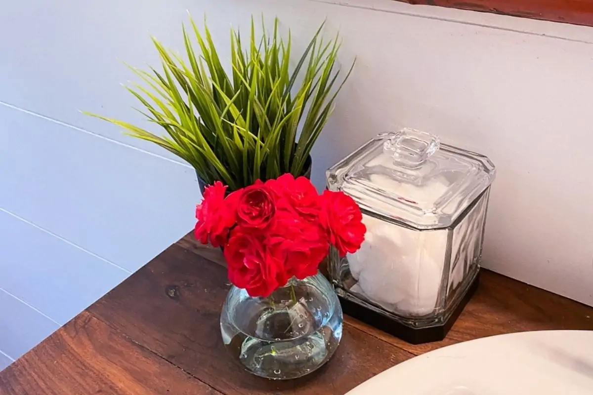small vase with red roses
