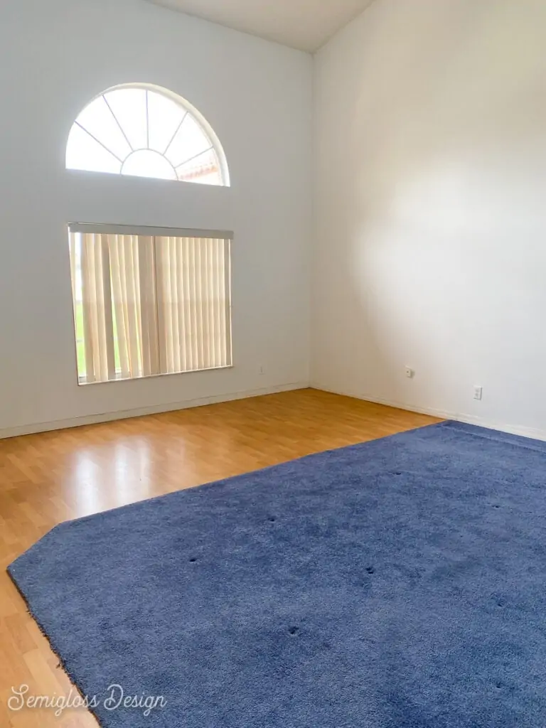 empty living room space 