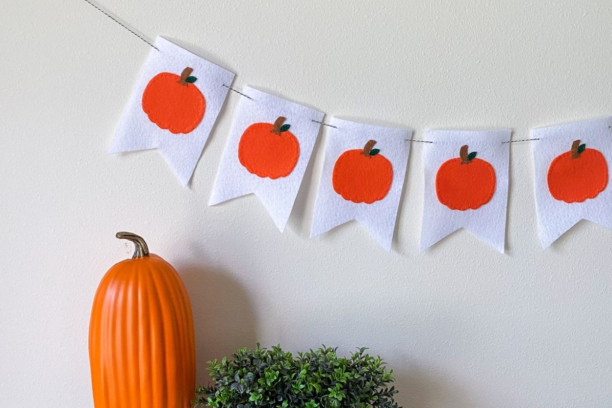 How to Make a Felt Pumpkin Banner