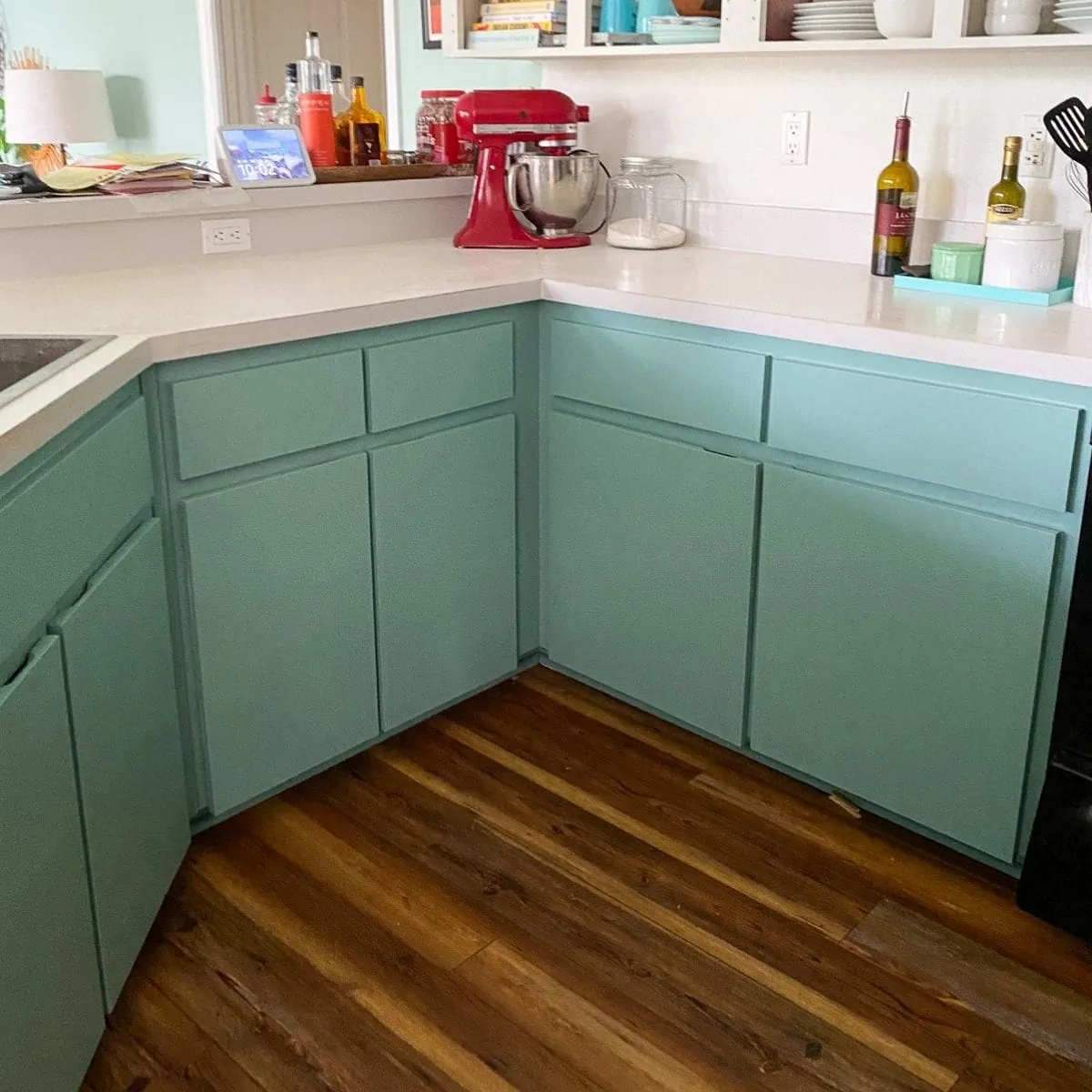 How to Paint Laminate Cabinets