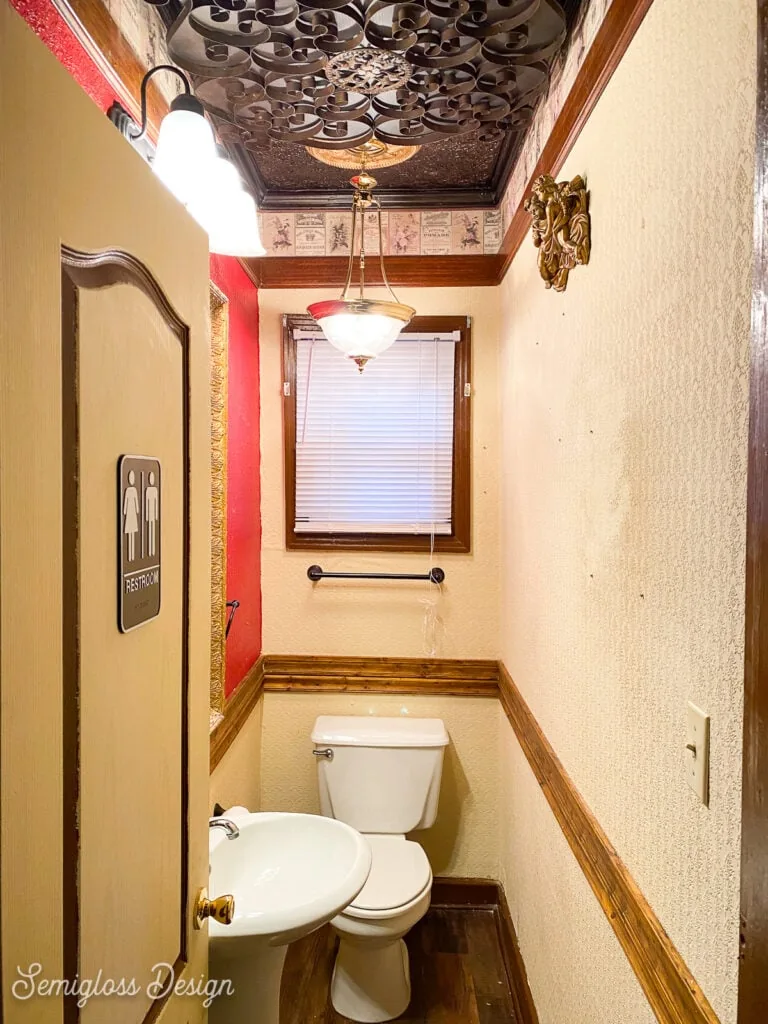 tiny powder room