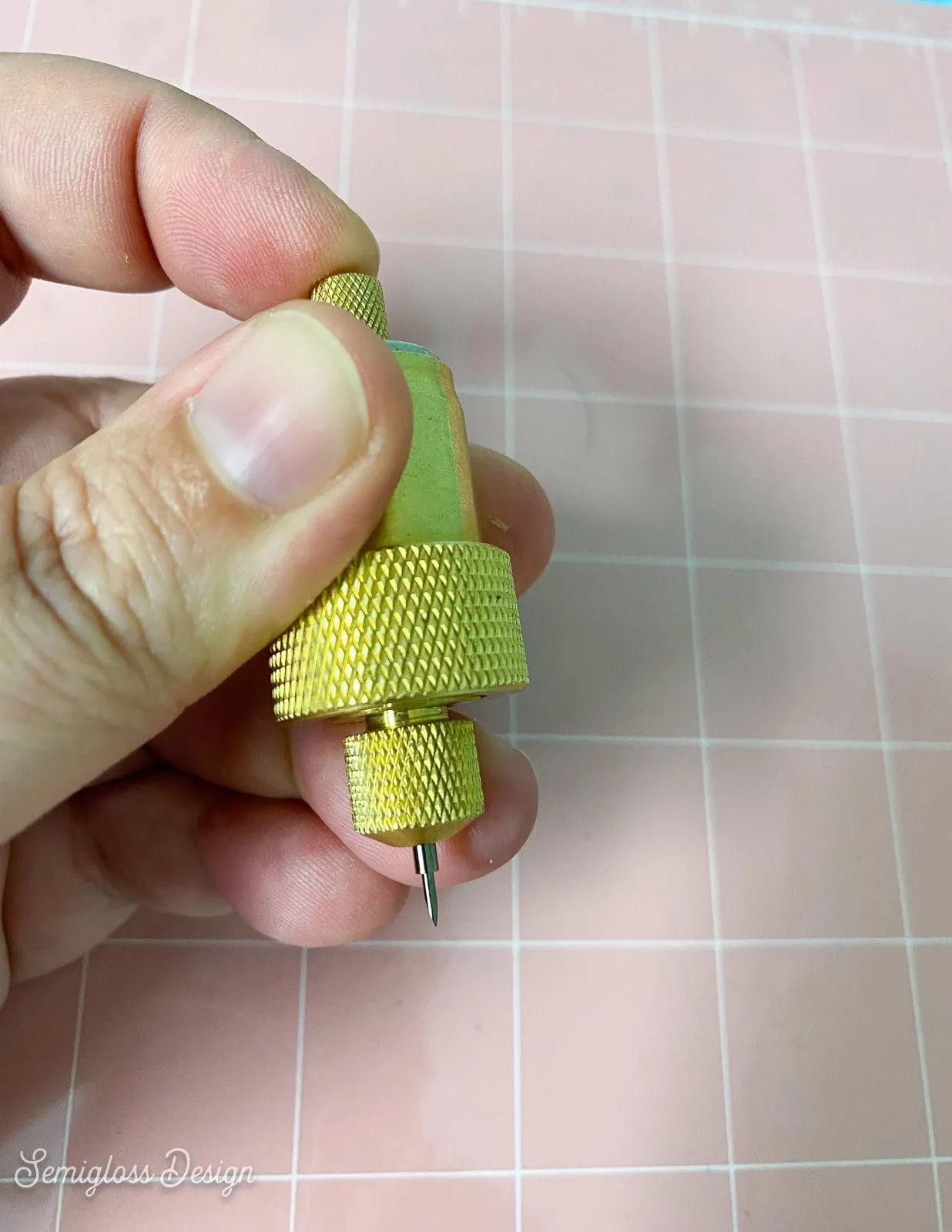 inserting blade into blade housing for xTool M1