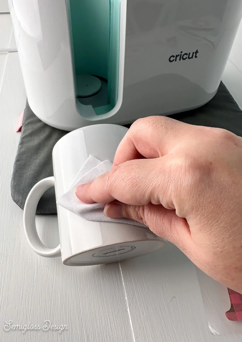 cleaning mug