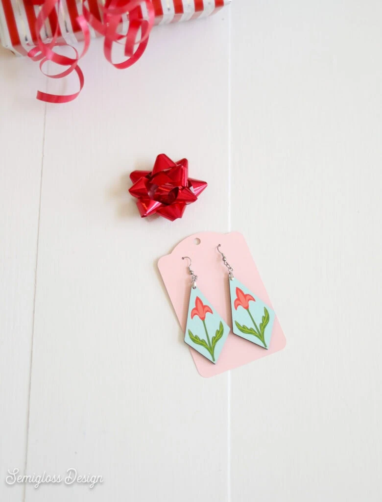 floral earring design with tiny bow