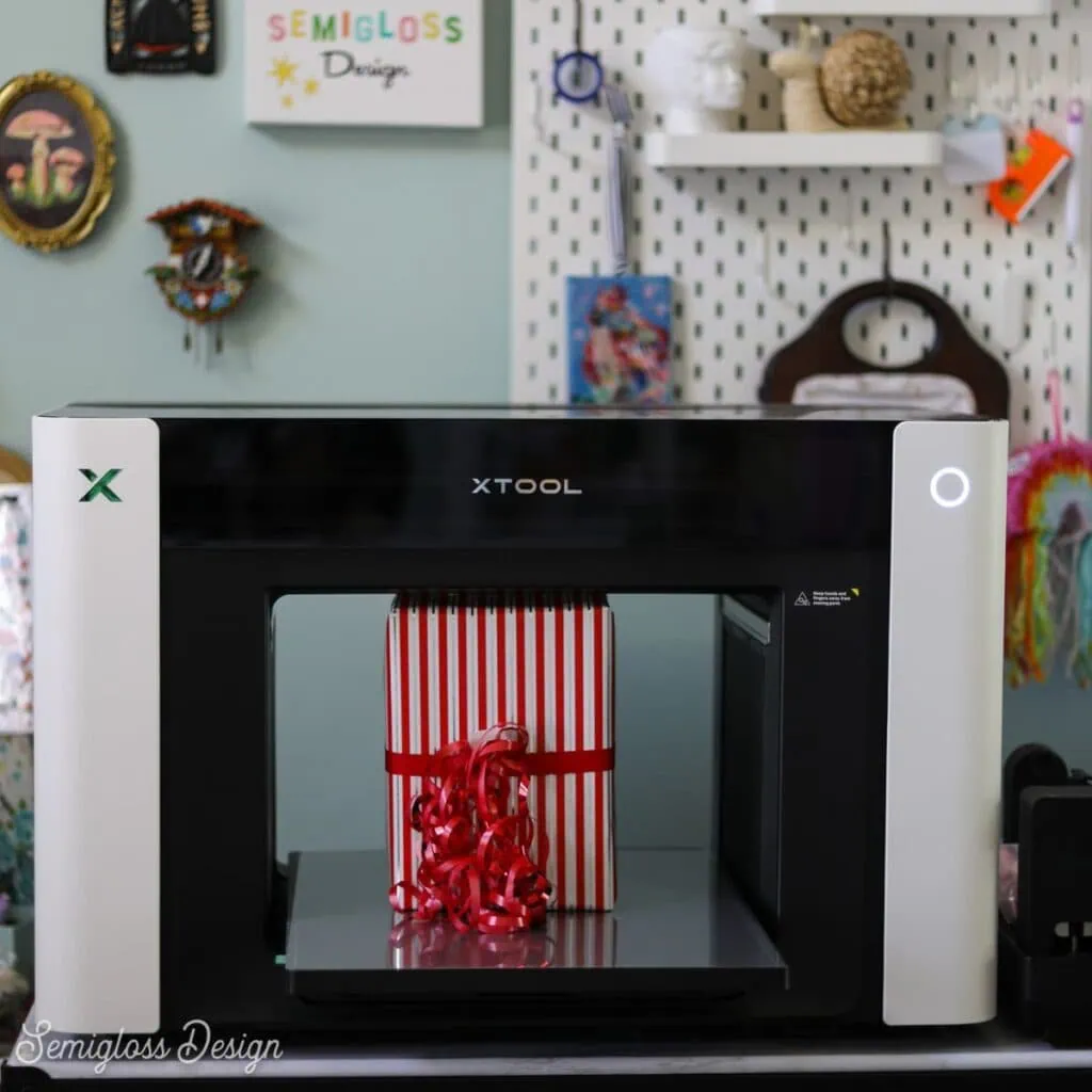 xtool O1 omni with present