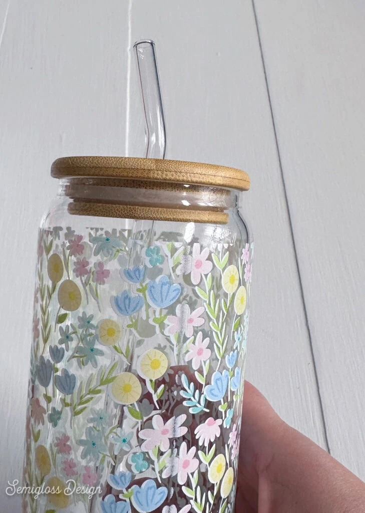 glass tumbler can with floral pattern