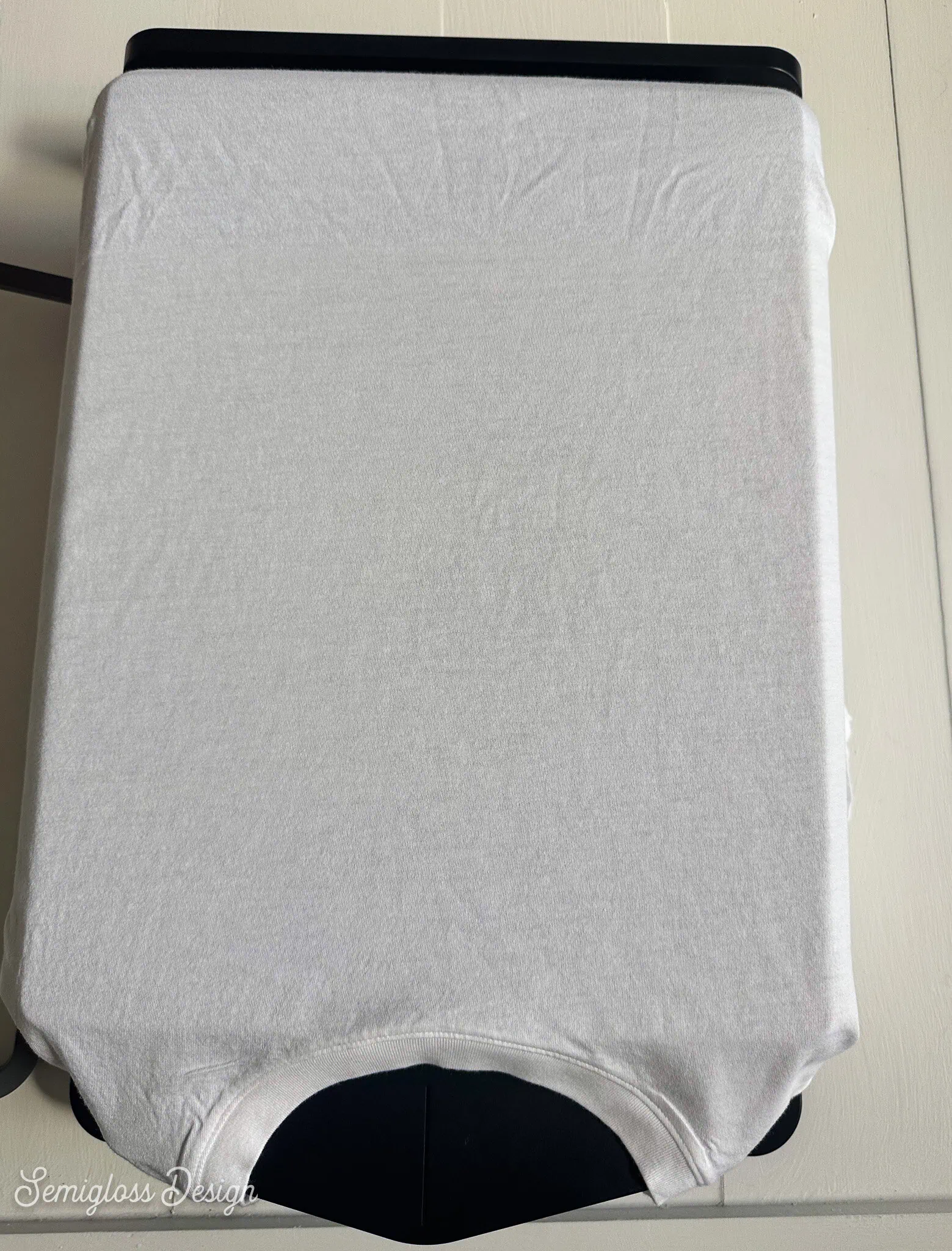 tshirt on xTool O1 Omni garment tray